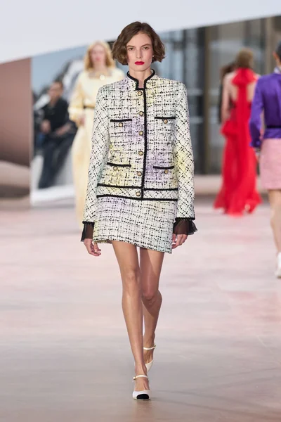 Look 28